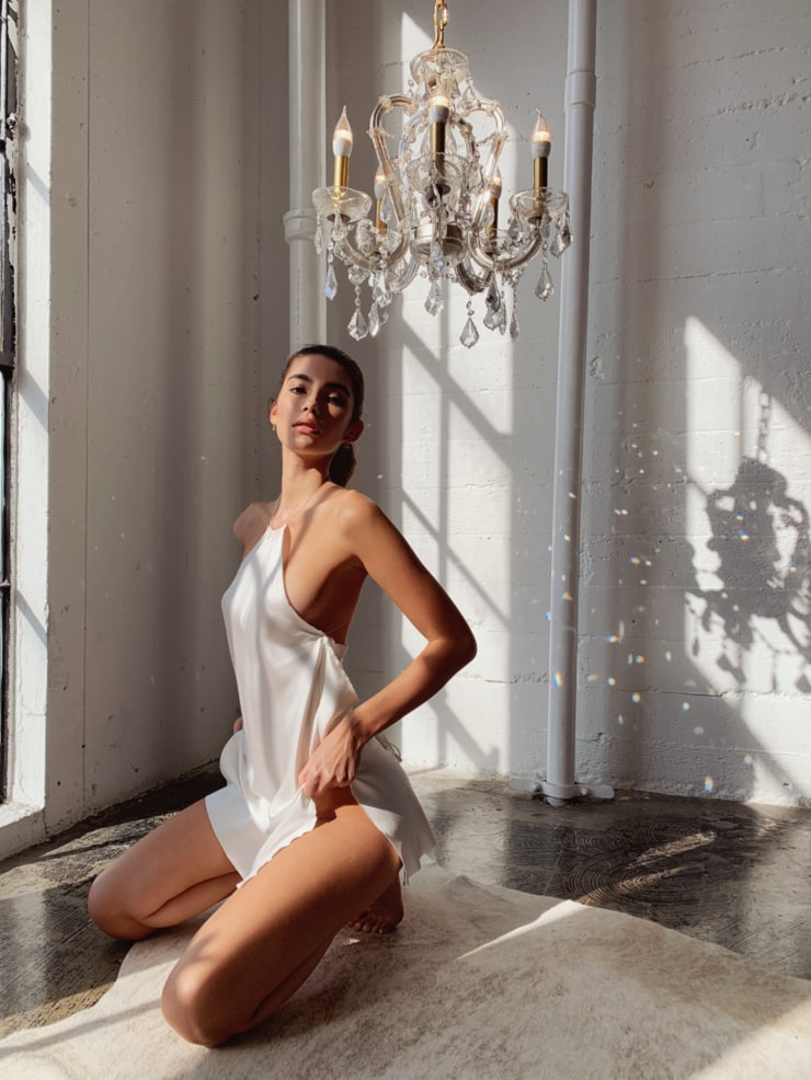 Sooli, kneeling